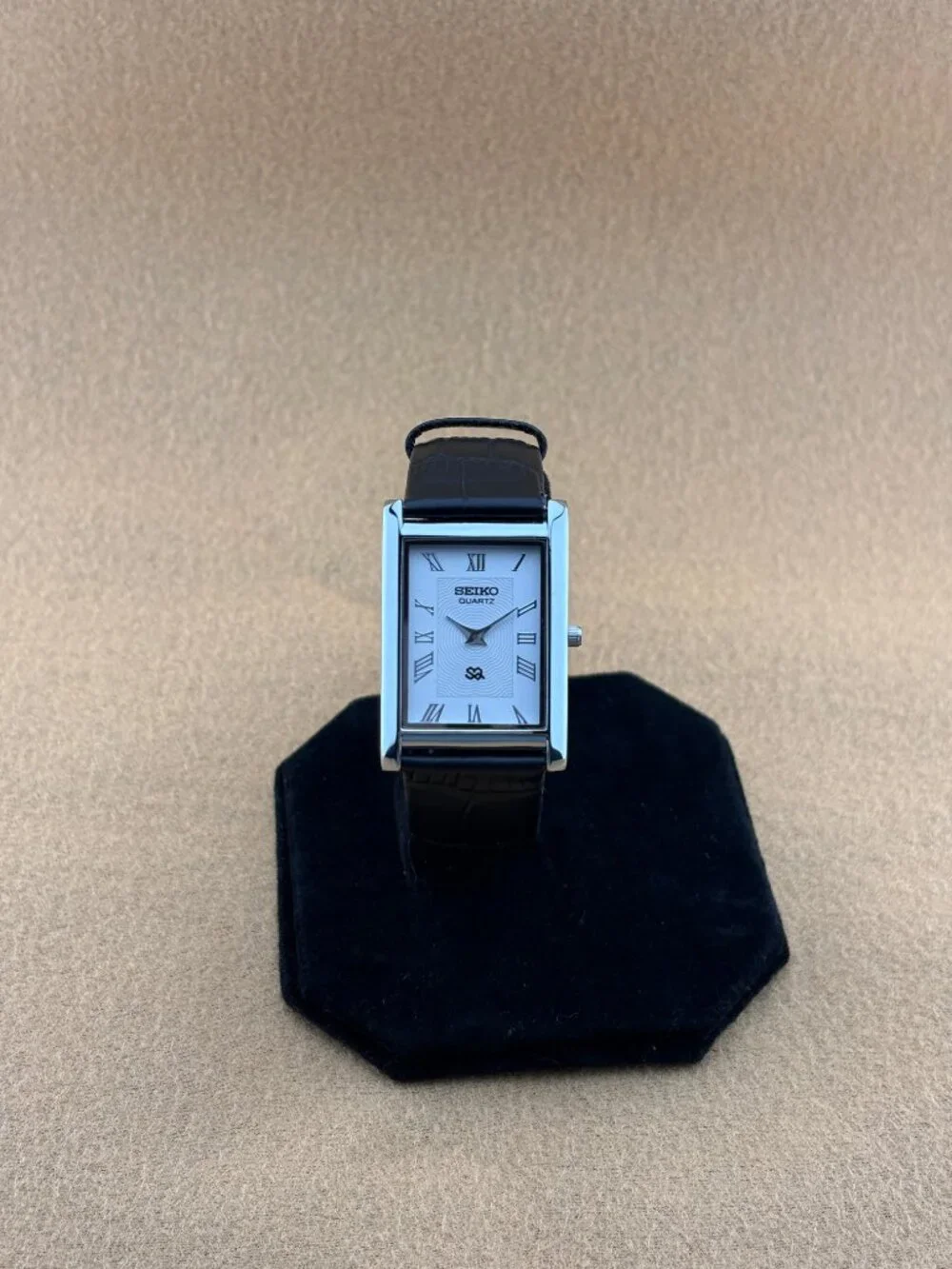 WHITE SILVER VINTAGE Seiko Vintage slim men's Watch